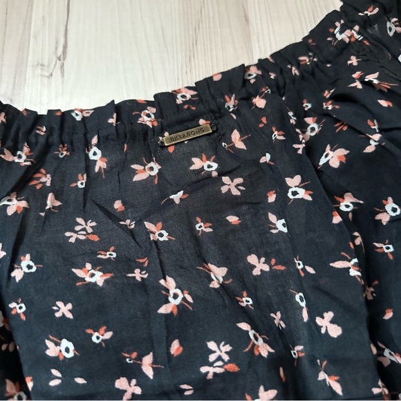 Billabong Sun Fire Black Ditsy Floral Puff Sleeve Peasant Keyhole Top - Picture 5 of 7